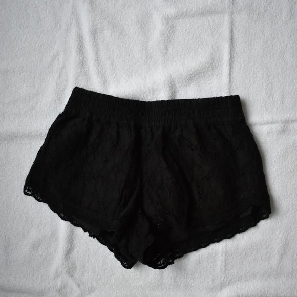 Aritzia talula black lace shorts - Picture 2 of 5